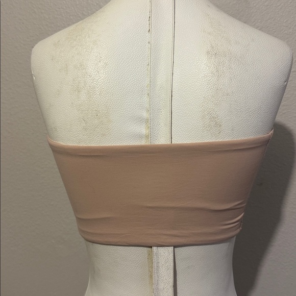 SKIMS Fits Everybody Nude Bandeau Bra - Picture 4 of 5